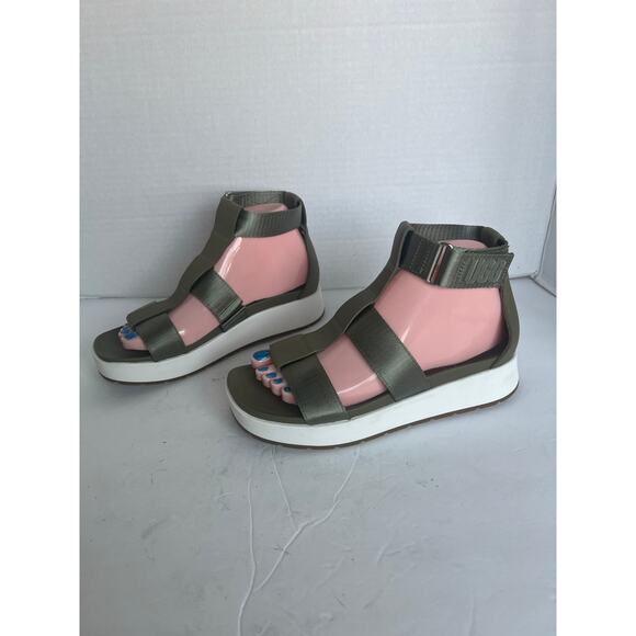 NWOT UGG Women's Eeba Gladiator Green and White Leather Hook and Loop Sandal 7 - Picture 2 of 11